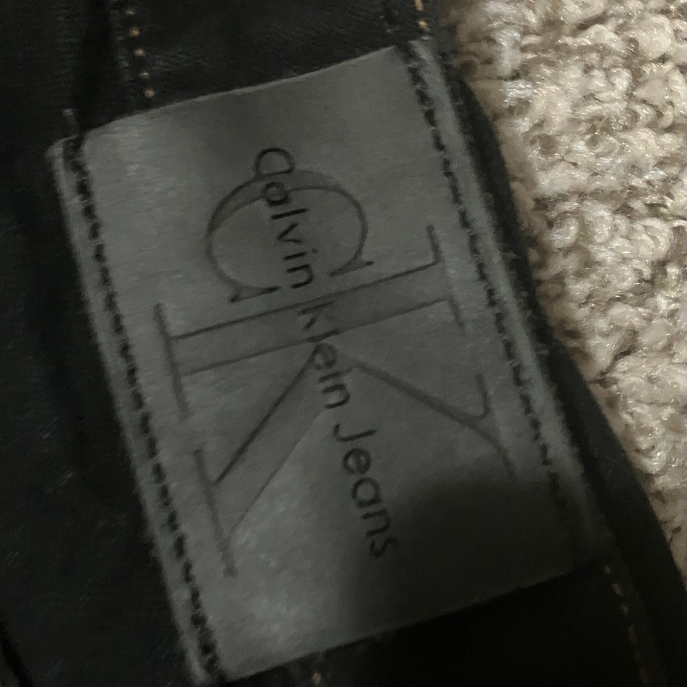 Calvin Klein - Picture 5 of 7